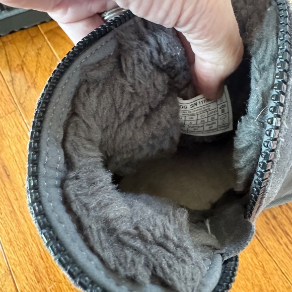 UGG Women's Mini Florence Boot, Charcoal Gray, Size 7 - Picture 9 of 13